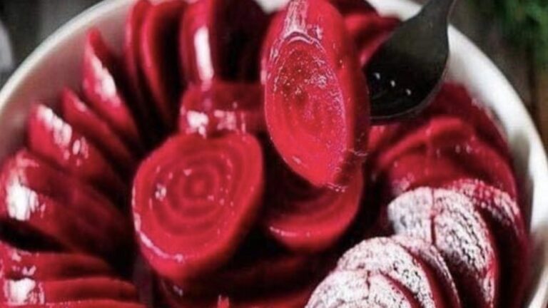 Delicious beetroot and lemon juice cleanses colon waste and loses weight