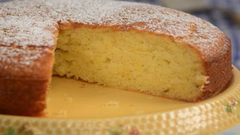 Garlic Yogurt Cake WITHOUT Flour: The Delicious Recipe Ready in 5 Min.