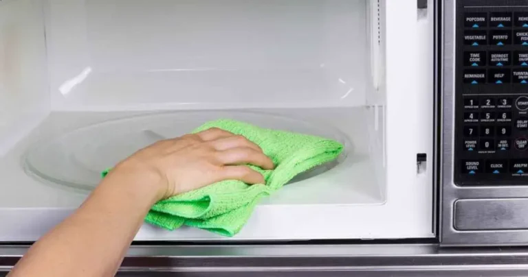 Here’s how to clean the microwave easily: no one knows the trick
