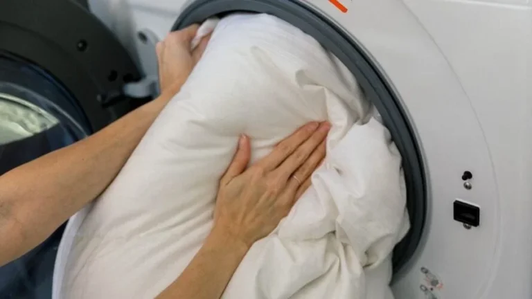 Duvet doesn’t fit in the washing machine, how to clean it without making any effort: here’s the solution
