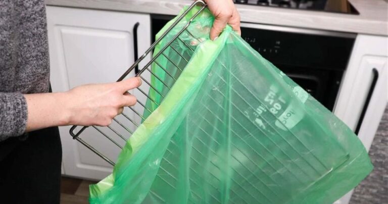 No need to scrub, just put the grill in a bag to make it look like new again. 