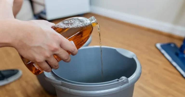 This natural repellent repels ants and perfumes all floors in the house