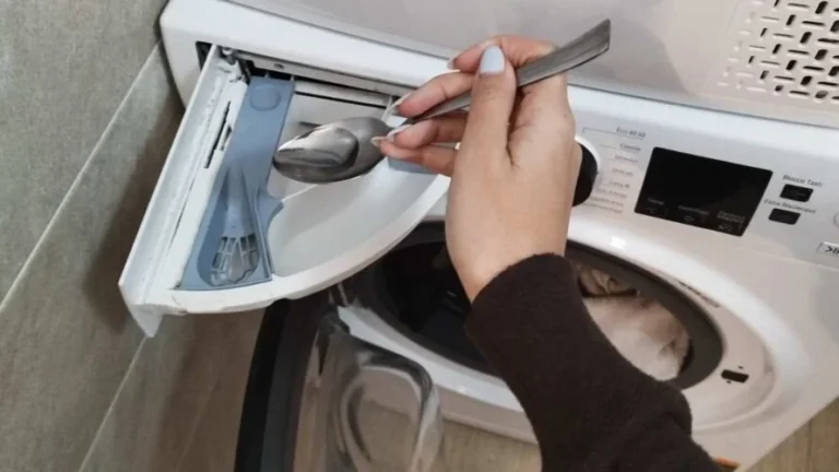 Goodbye to wrinkled clothes, pour this in the washing machine: better than the iron