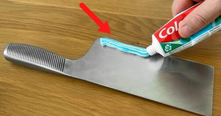 Applying a little toothpaste on the kitchen knife: the butcher’s trick