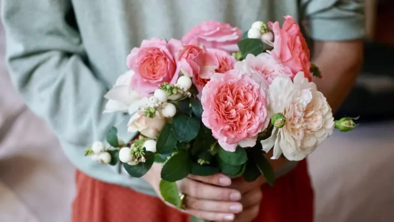 Some practical advice on how to preserve a bouquet of roses!