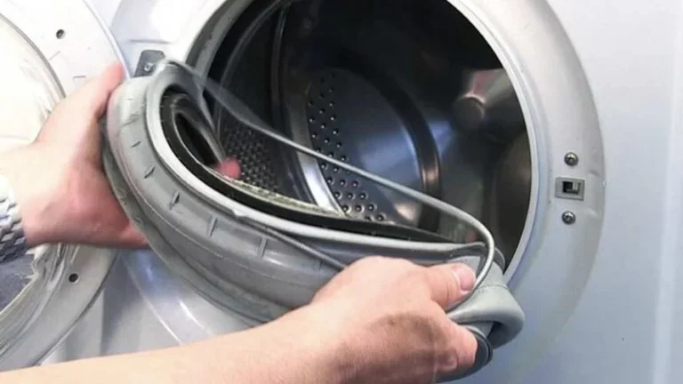 Here’s how to quickly disinfect your washing machine tub and get rid of those annoying black mold stains.