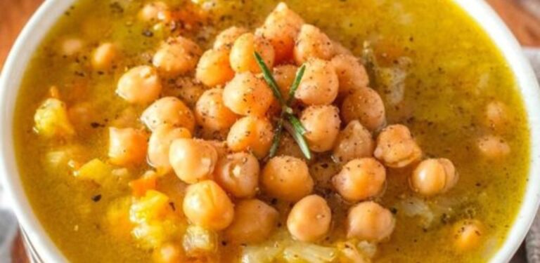 Chickpea soup: the substantial recipe for simple and genuine comfort food