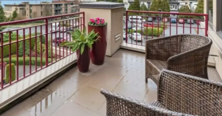 Clean terraces and balconies with an easy and convenient trick