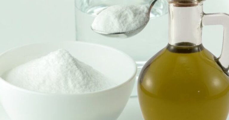Olive oil: make a mixture with baking soda and water and enjoy the result!