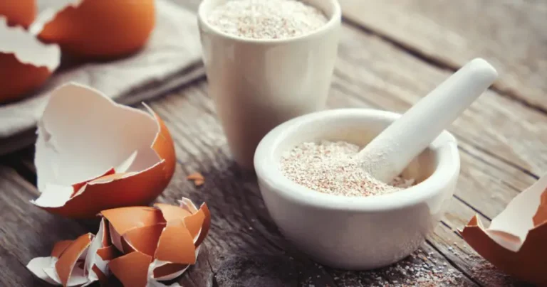 Turn your eggshells into a miracle spray for your plants!