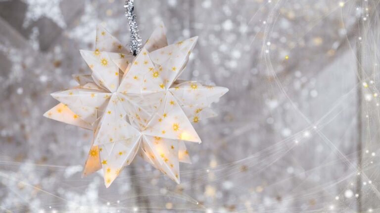 Christmas, how to decorate windows: 3 economical and simple ideas