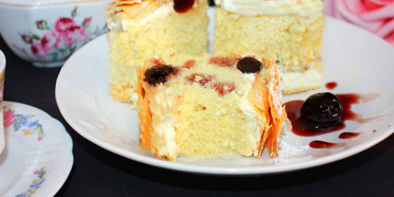 a delicious and super tasty Neapolitan cake