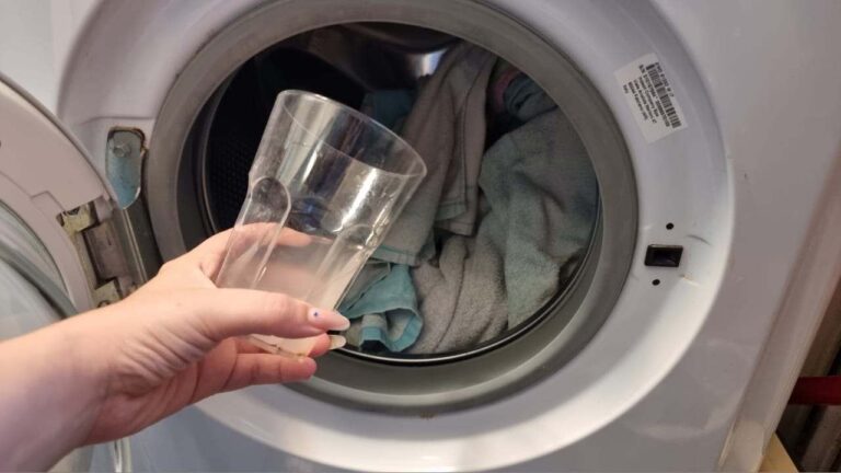 Spotless white laundry, the secret ingredient revealed: pour it into the washing machine
