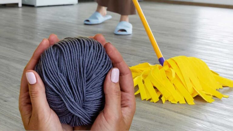 Floor, how to clean it with the wool ball technique: it remains shiny