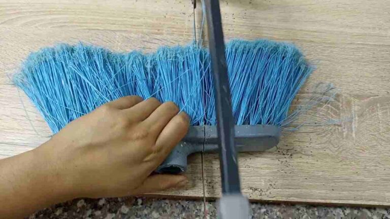 You’ll never throw away your old broom again after discovering this trick.